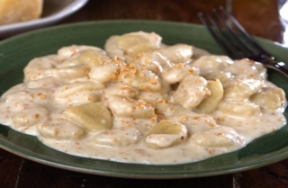 Ñoquis en salsa de nueces